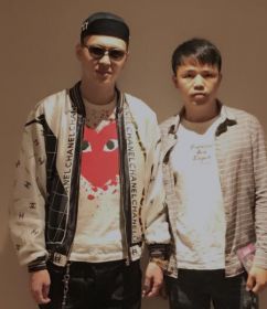 張瑋合影