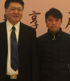 何子文合影