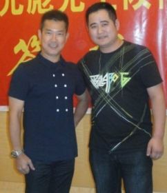 陳志與元彪合影