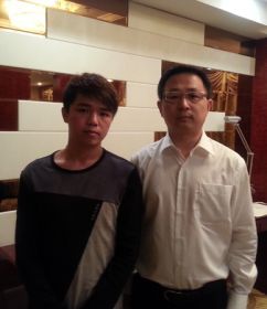 宋鴻兵與殷珊合影