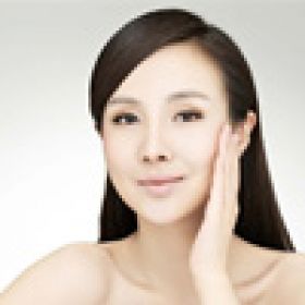 干露露擔(dān)任溫州大戲院酬賓晚會(huì)嘉賓