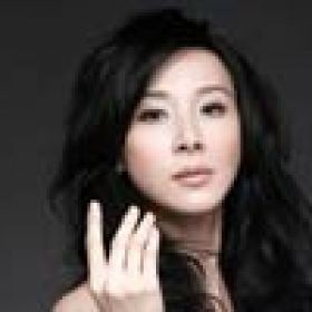 蕭薔出席薇凱國際時(shí)尚盛典晚會(huì)